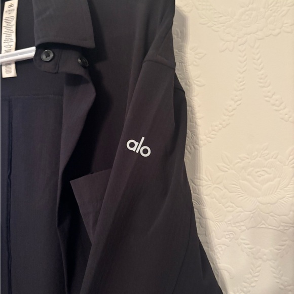 ALO Yoga Women's Black button Down shirt - Picture 4 of 6